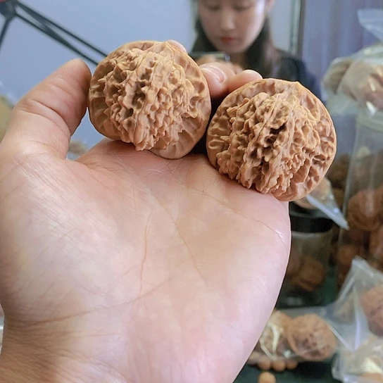 【闪购商品】把件文玩核桃44红皮乾隆纹