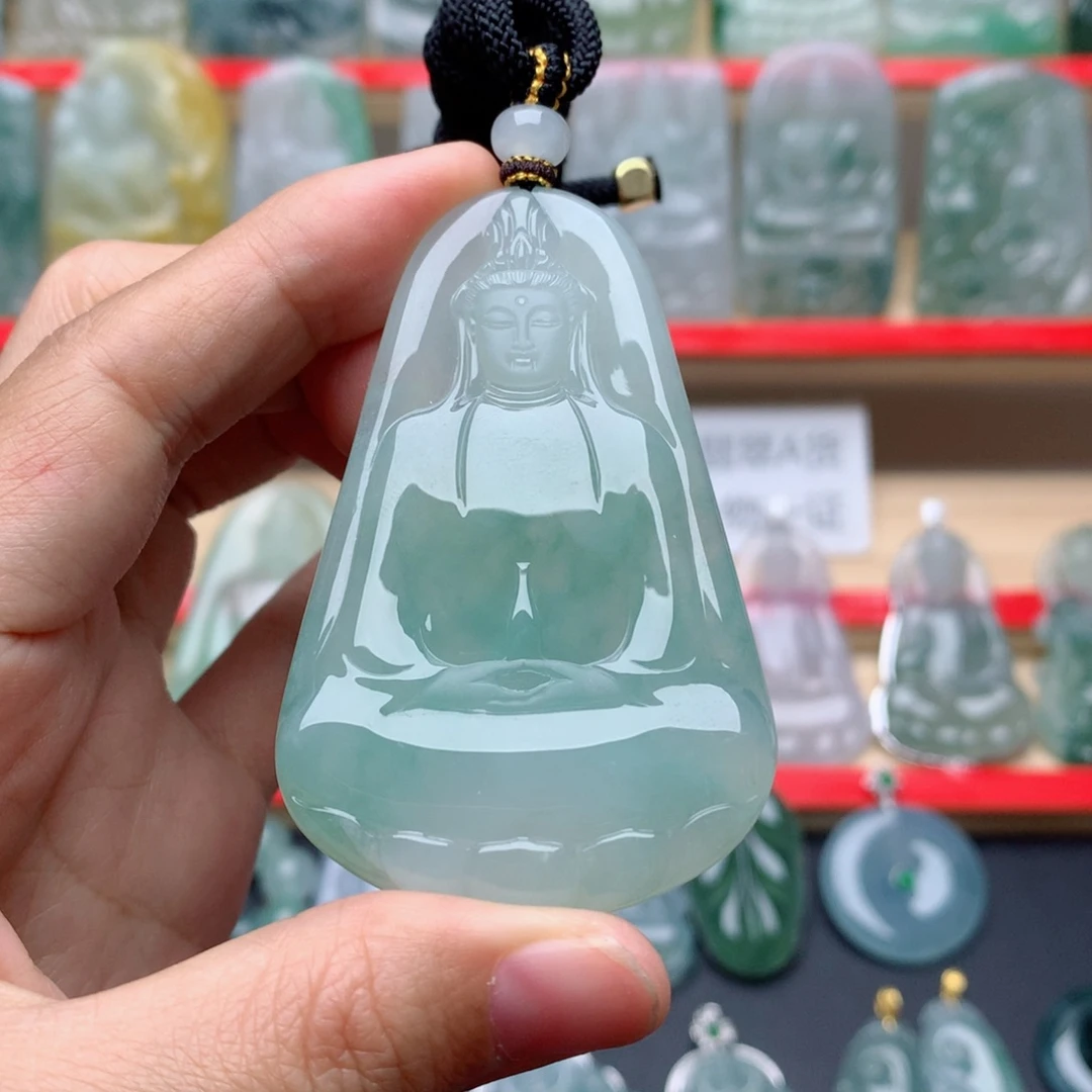 翡翠颈饰未镶嵌常**乐素衣