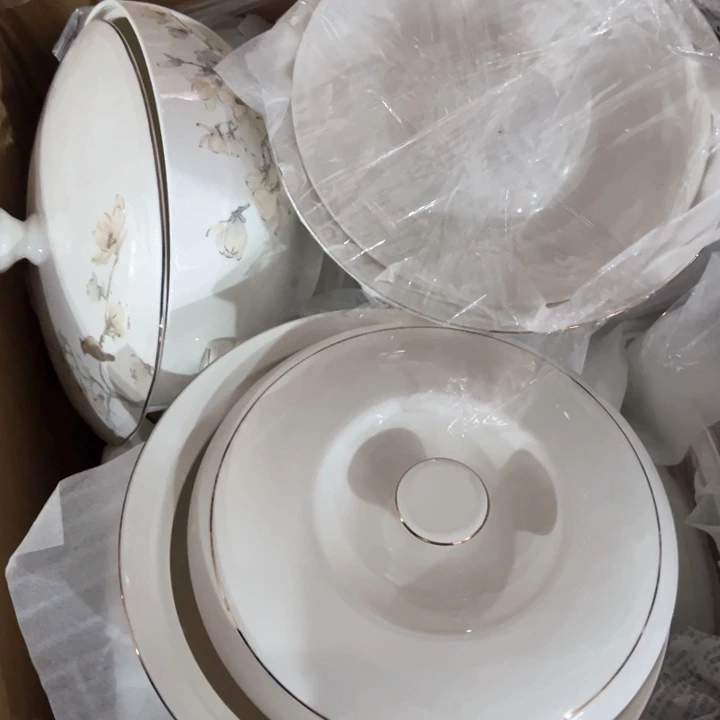 36%以上骨粉骨瓷金镶玉品锅一个