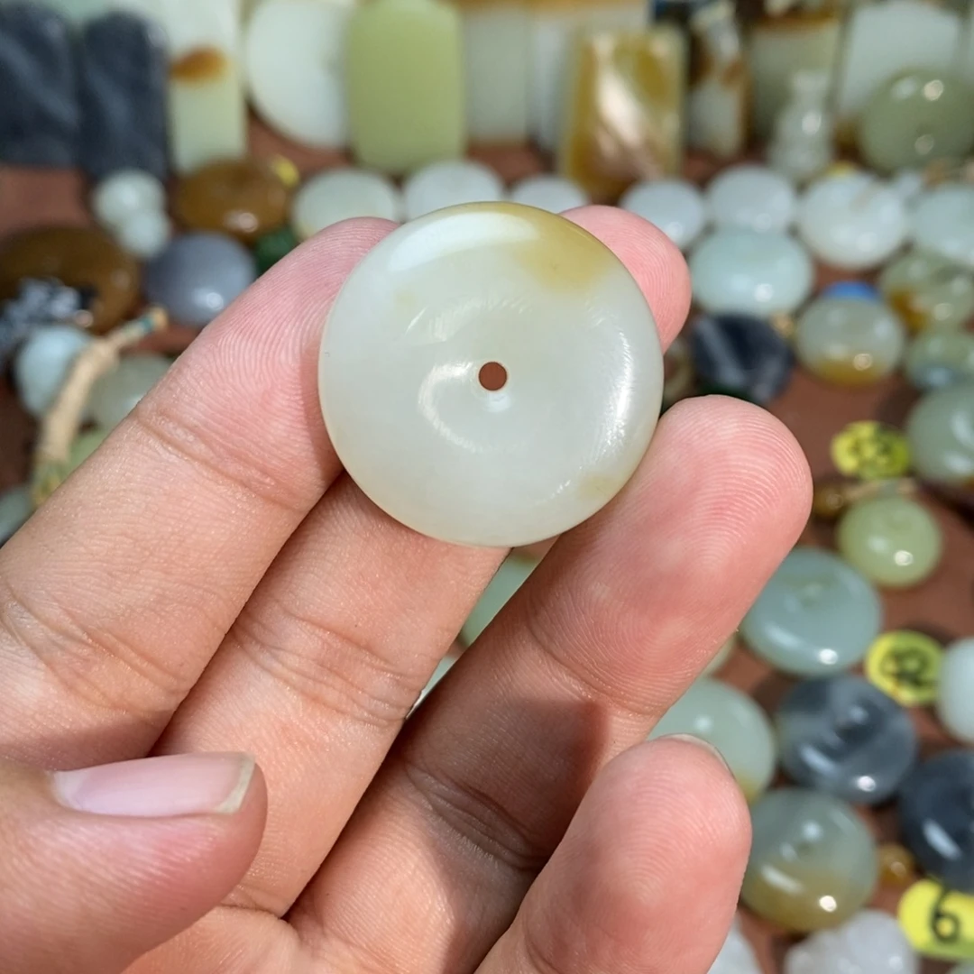 我***天吊坠(不含链)未镶嵌和田玉