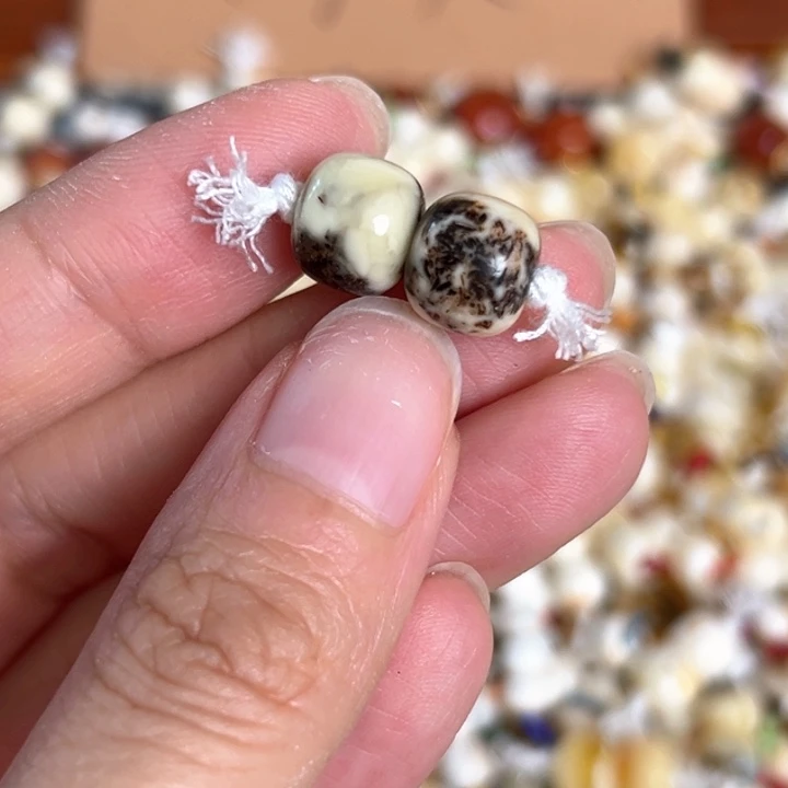 未镶嵌蜜蜡裸石9.5mm一对
