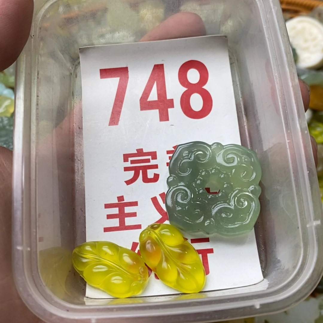 蛇纹石玉挂坠未镶嵌