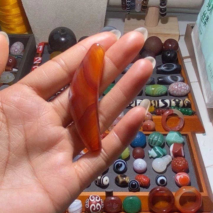 吴***西玛瑙/玉髓合金珠宝半成品