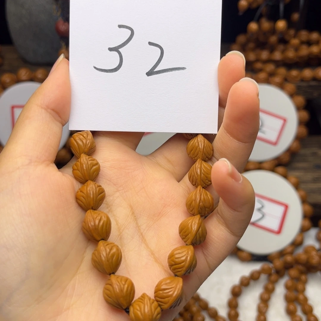 吊坠桃核龙纹桃核手持小布丁肚卡10左右