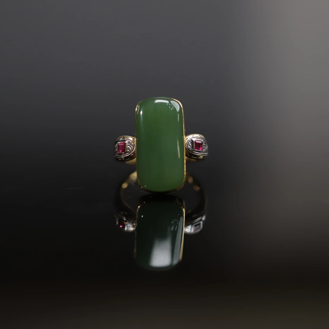 和田玉碧玉长方形戒指无事牌戒指18K金气质轻奢时尚绿色复古