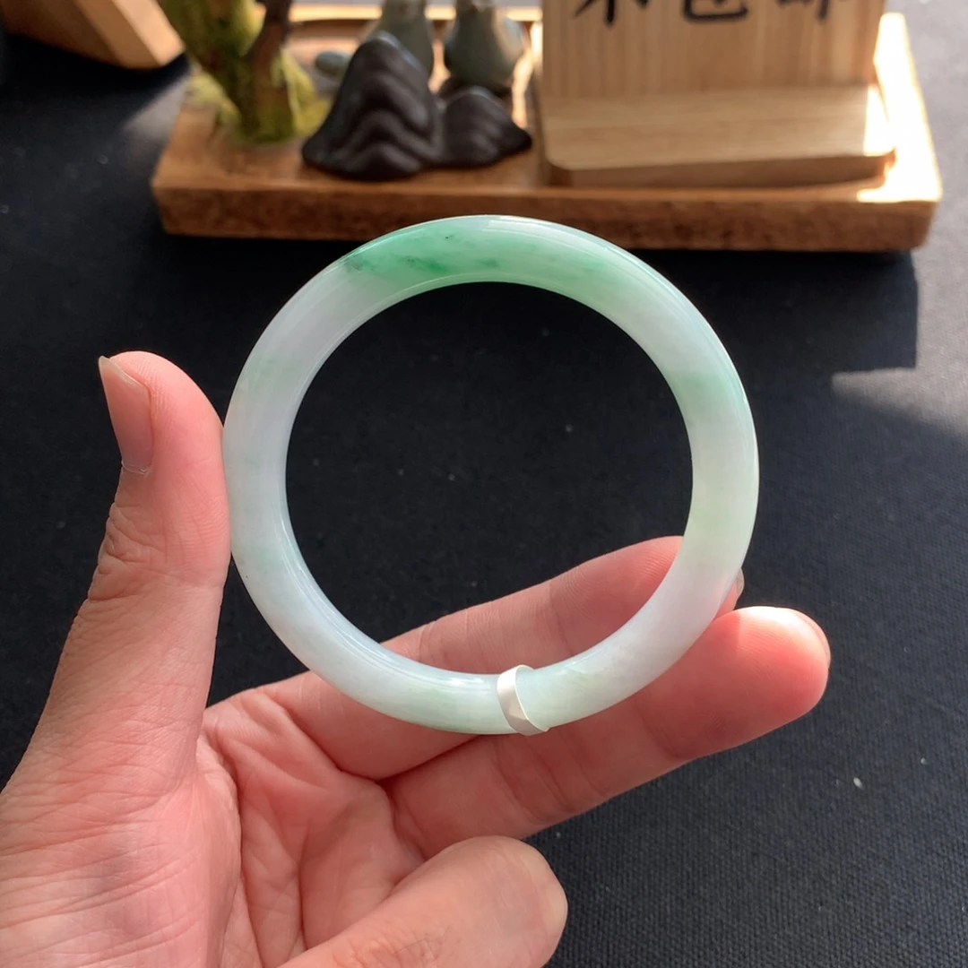 翡翠未镶嵌手镯圈口5657