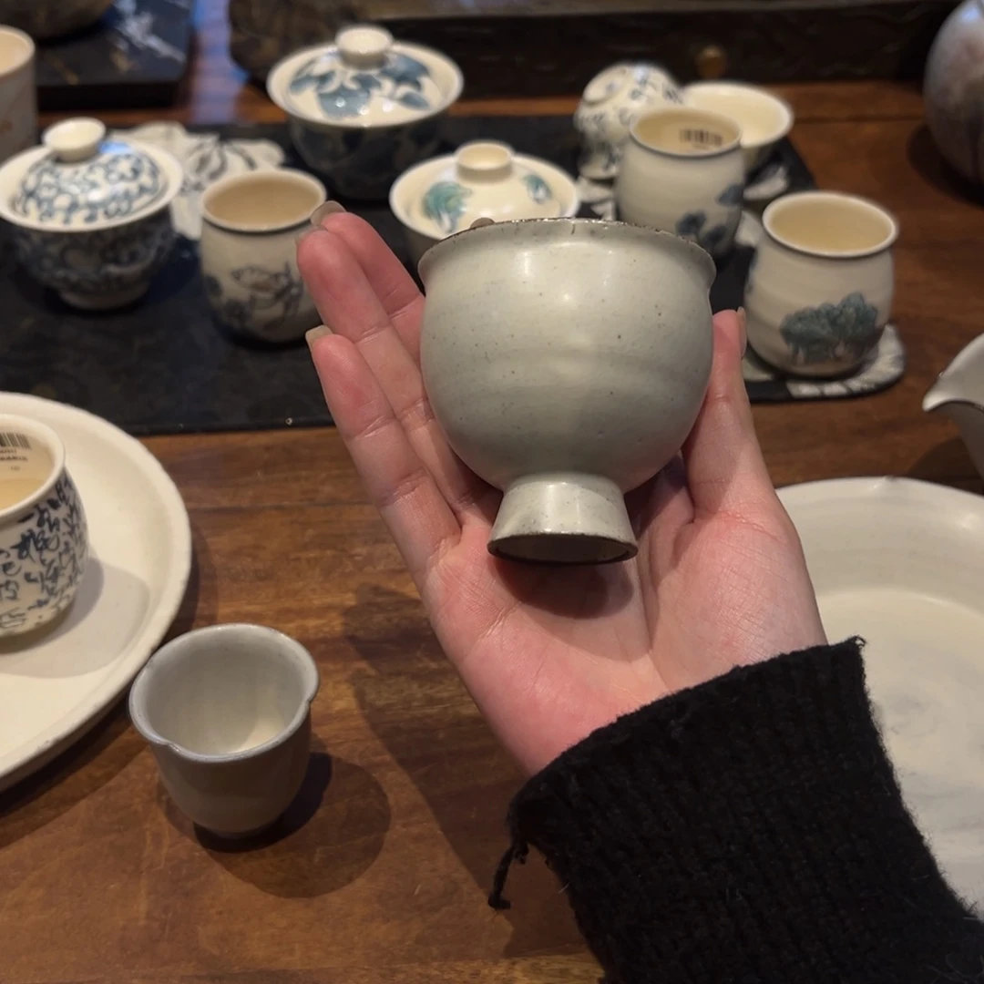 瓷片陶瓷。         陶瓷。