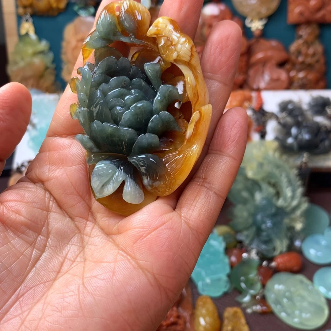 蛇纹石玉未镶嵌挂坠