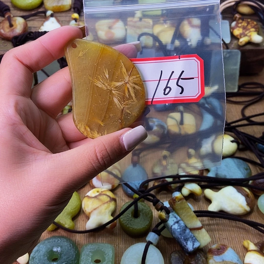 未镶嵌蛇纹石玉挂件?****?