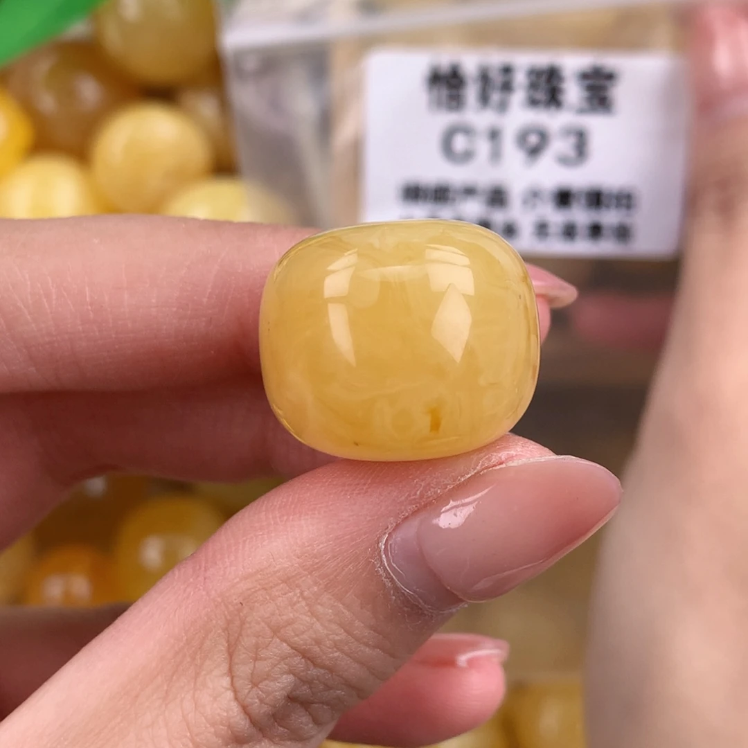 琥珀未镶嵌珠宝奇石20.8沙眼