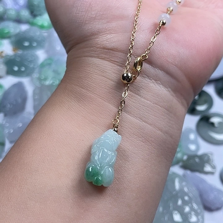 翡翠未镶嵌颈饰皮休