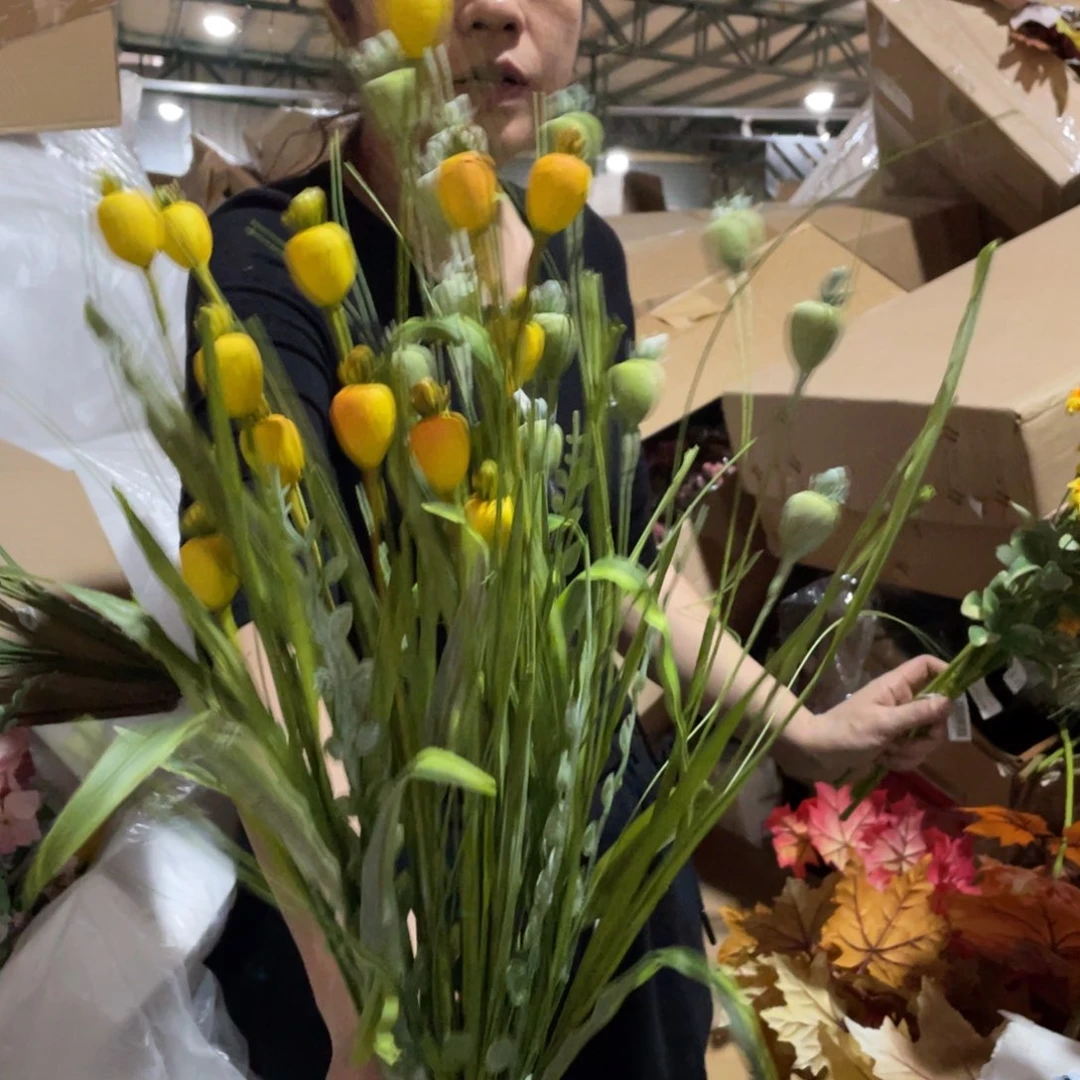 陶瓷花瓶，仿真绿植。2