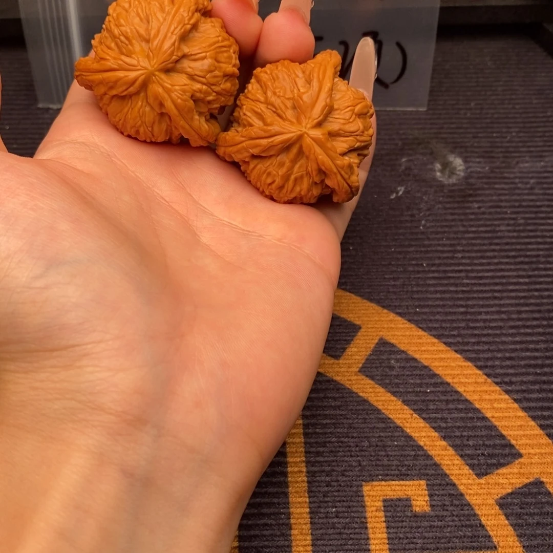 小***黑吊坠文玩核桃白狮子