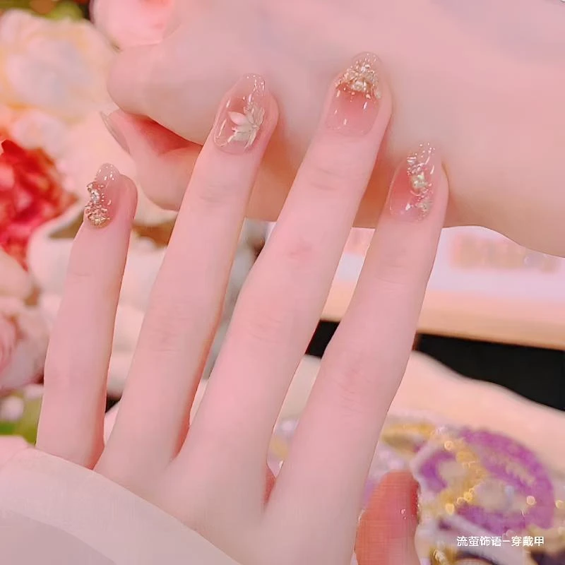 裸色闪钻猫眼穿戴甲高级感2025流行美甲片日常时尚秋冬国风超短梯