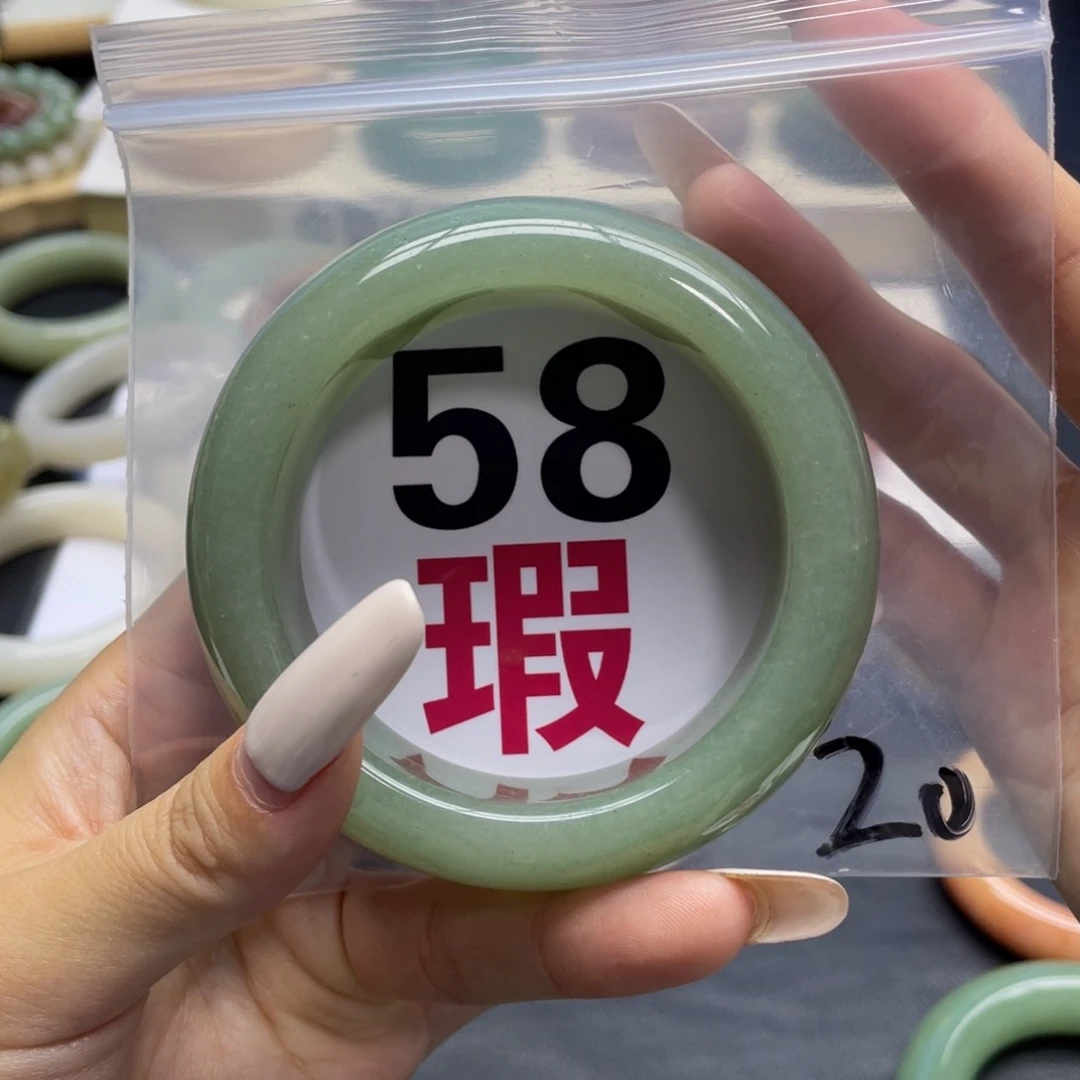 未镶嵌手镯石英质玉