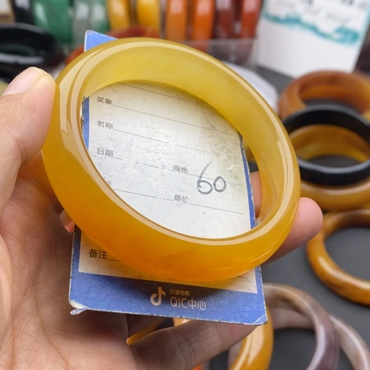 未镶嵌手镯石英质玉