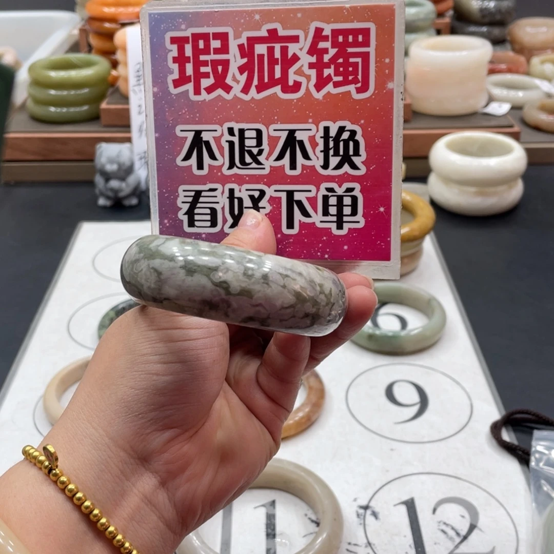 鹿***巷未镶嵌手镯石英质玉