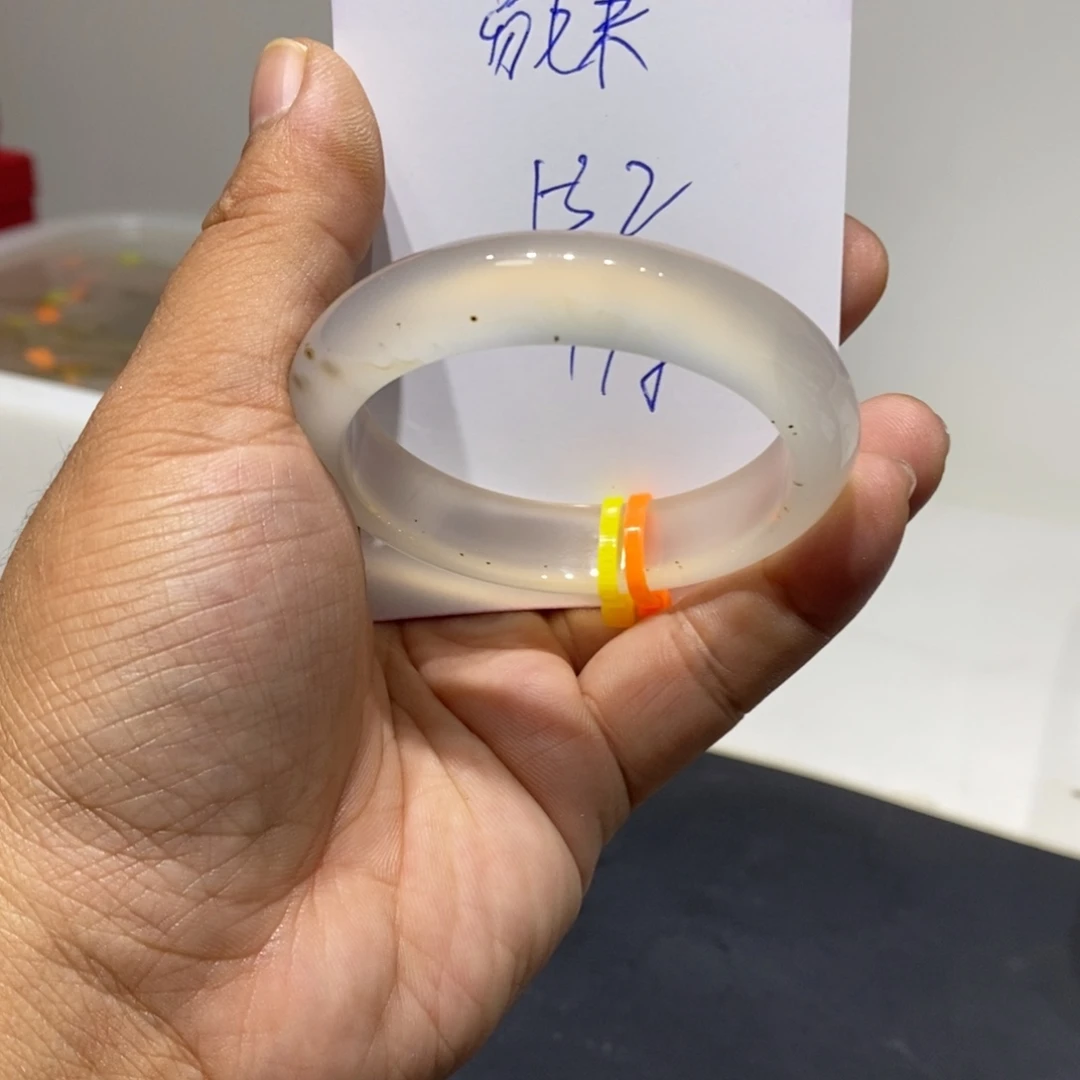 易***r玛瑙/玉髓未镶嵌手镯