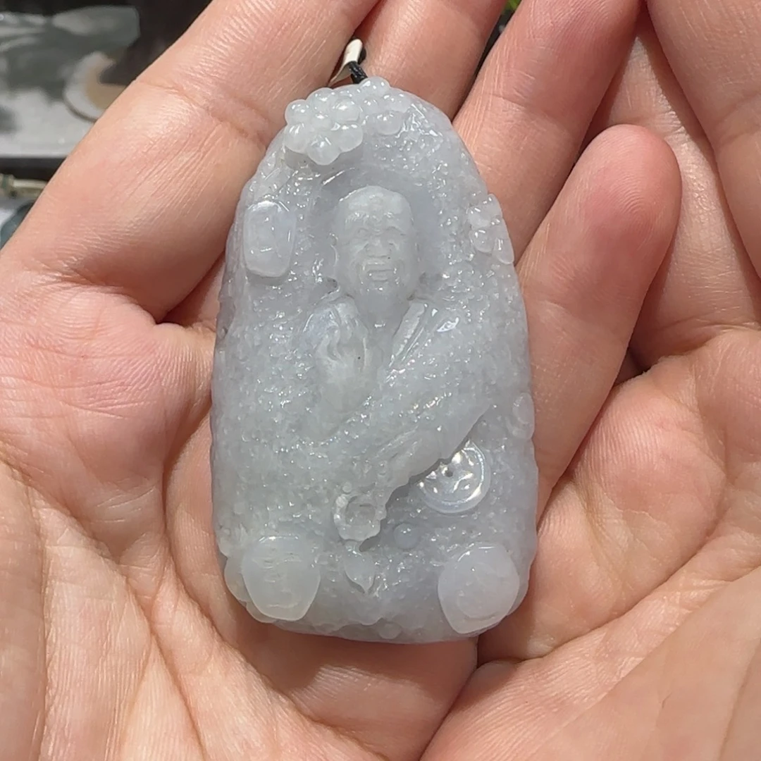 翡翠未镶嵌颈饰。。