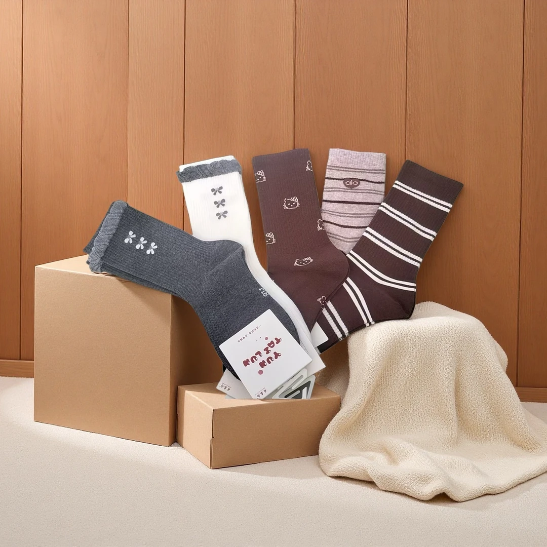 【袜子】复古女中筒条纹木耳边刺绣多款式组合日系百搭舒适秋冬时尚