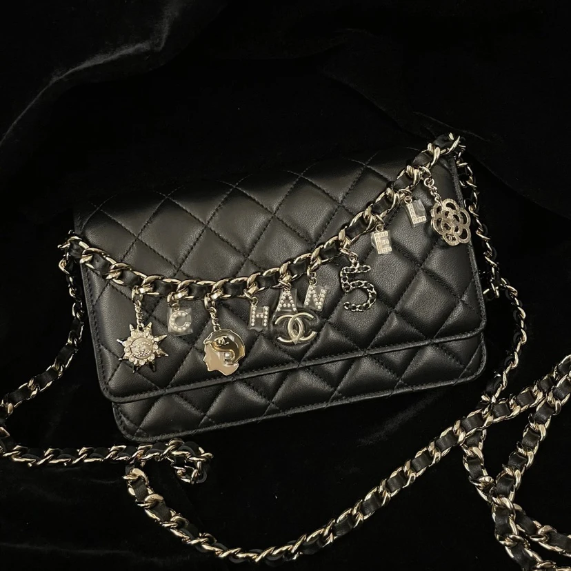 99新 Chanel/香奈儿 Chanel黑金徽章woc 25090098-01