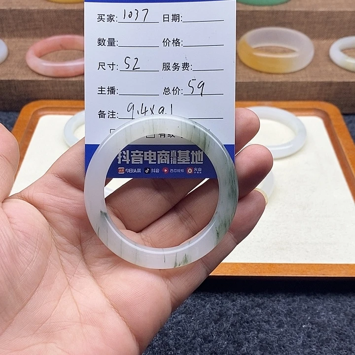 未镶嵌手镯石英质玉
