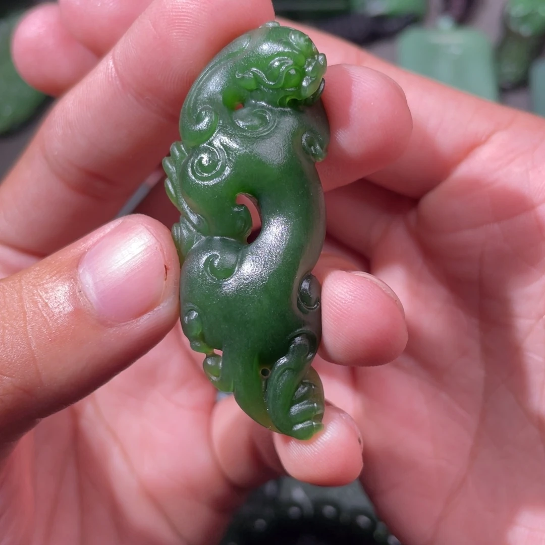 心***水和田玉（碧玉）未镶嵌颈饰定制