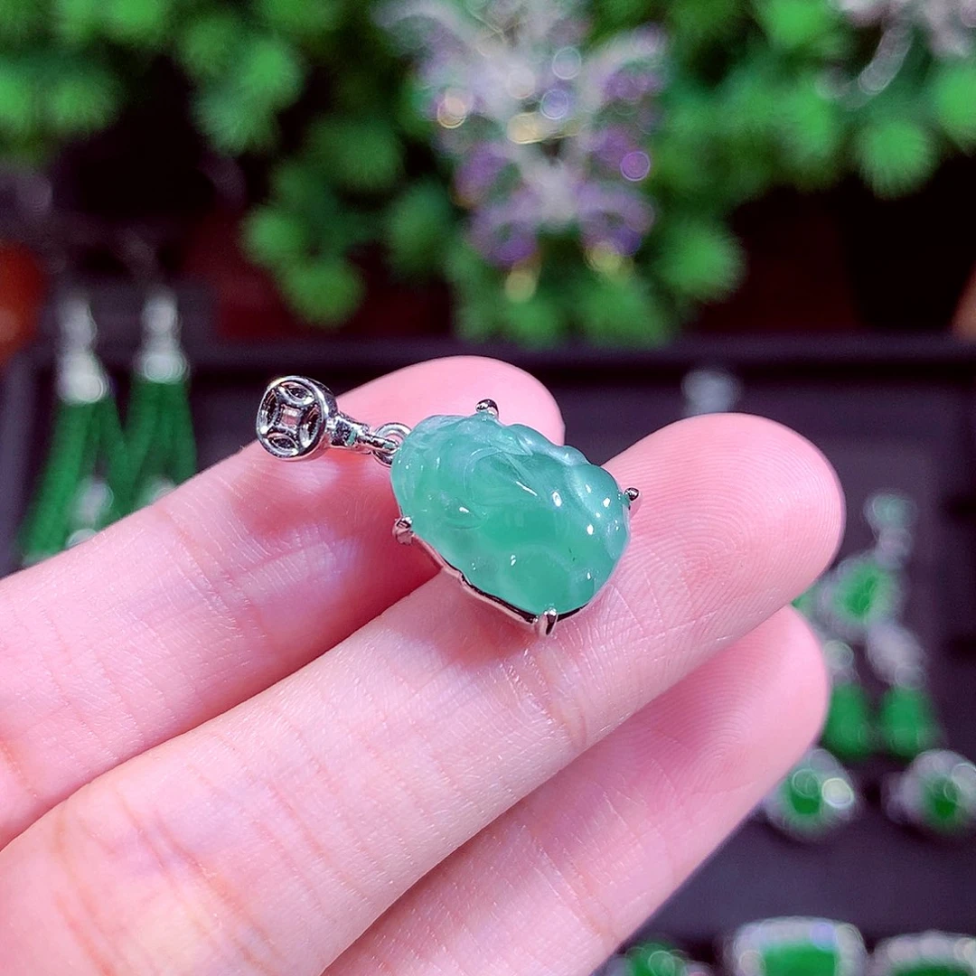 颈饰未镶嵌翡翠天然