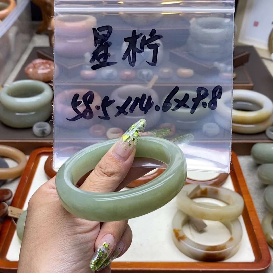 未镶嵌手镯石英质玉星*