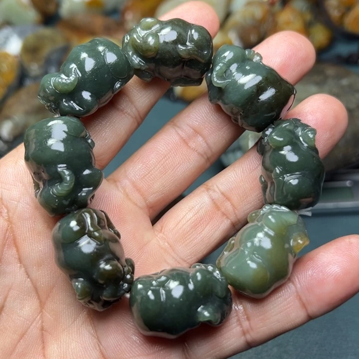 和田玉未镶嵌把件