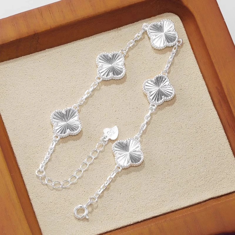 足银手链 足银手链   纯白色四叶草手链女款   2502