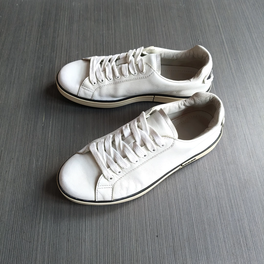 95新 Prada/普拉达 40码/时尚黑白经典三角标大logo 低帮休闲板鞋