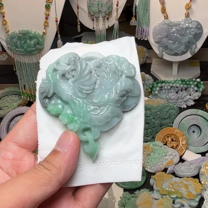 翡翠未镶嵌颈饰吊坠
