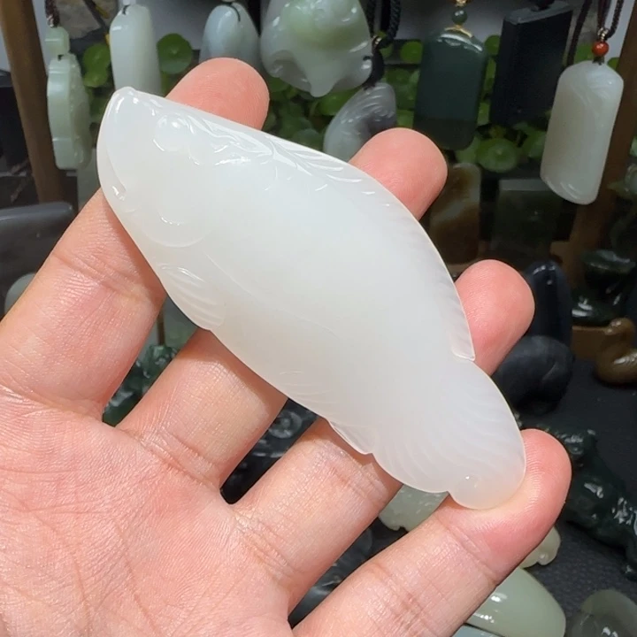 和田玉未镶嵌把件