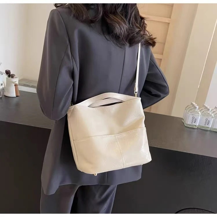 新款时尚百搭女士单肩斜挎包878-米白