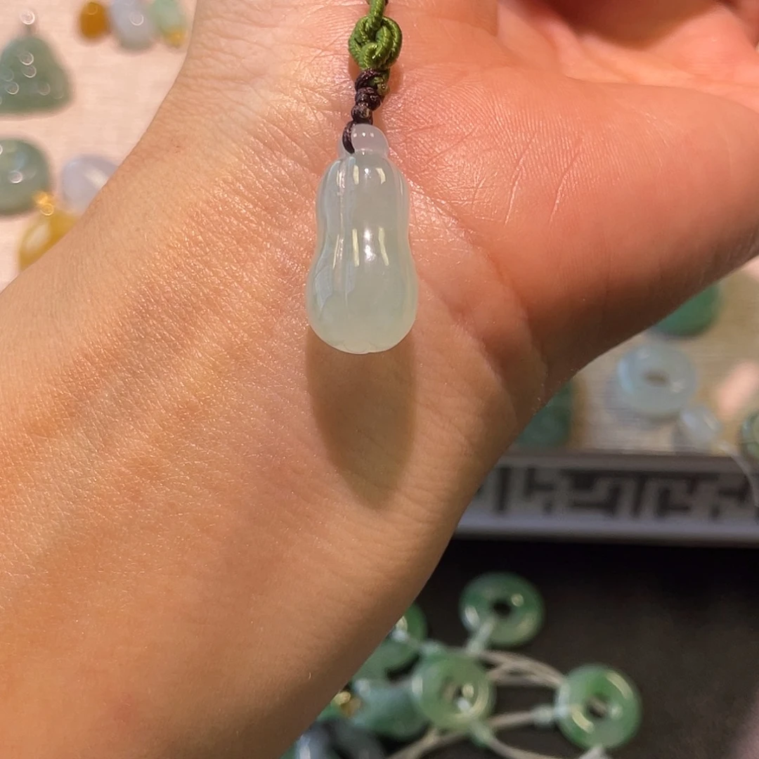 定制翡翠未镶嵌花生