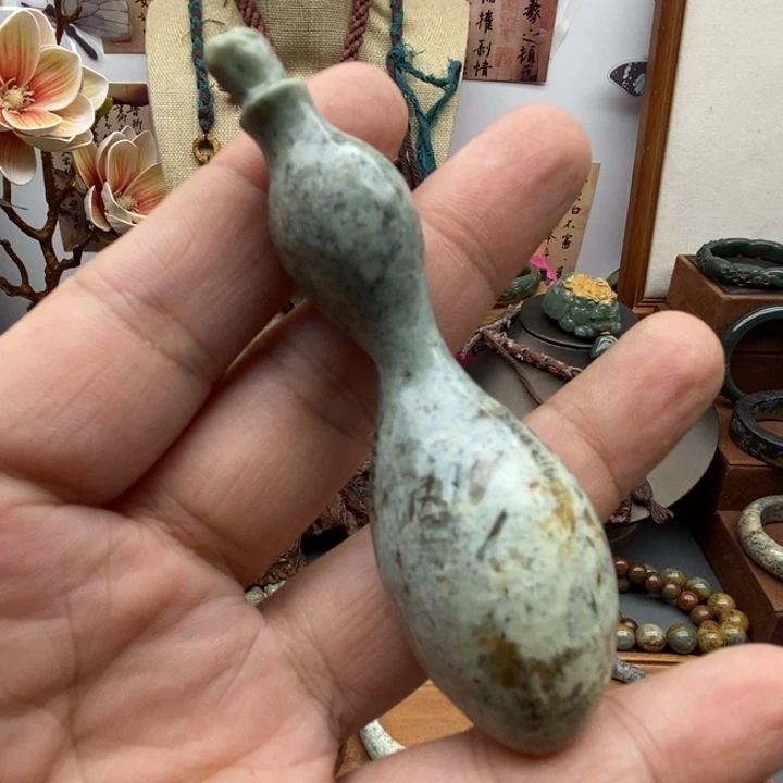 未镶嵌岫岩河磨玉（透闪石质玉）挂件