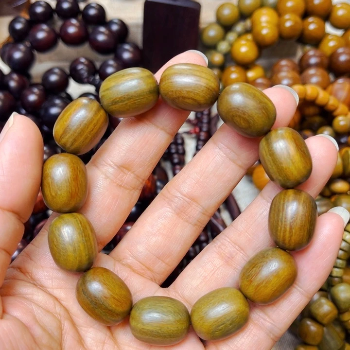 紫檀木类端景台绿檀枣珠