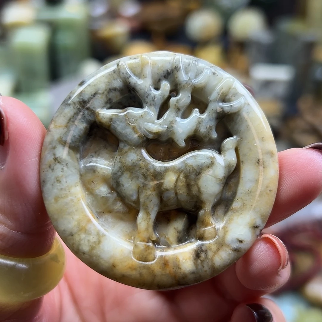 岫玉未镶嵌颈饰花玉小鹿