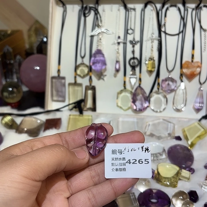 白***后未镶嵌水晶颈饰树叶