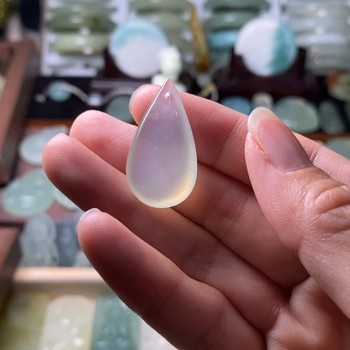 未镶嵌蛇纹石玉颈饰