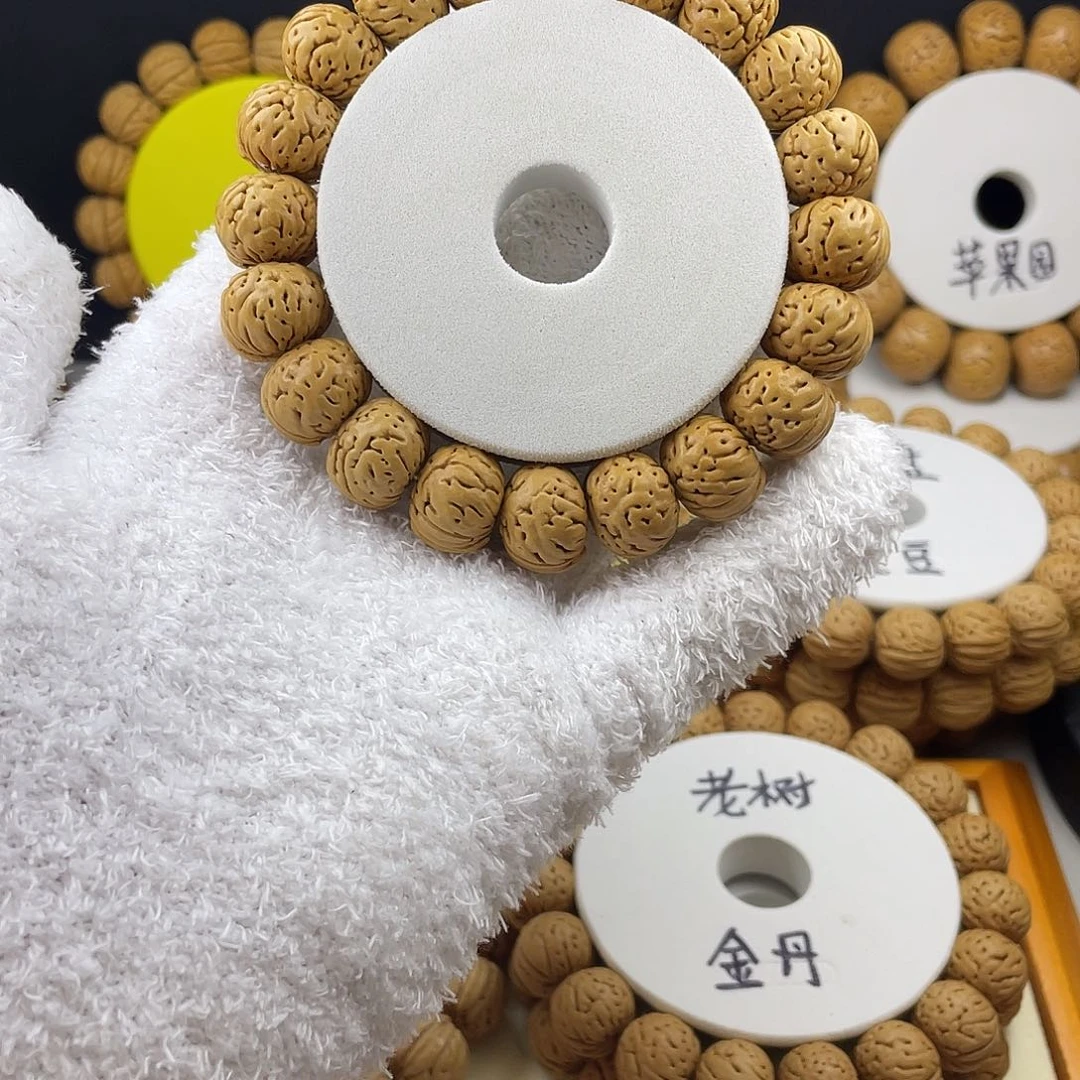 吊坠桃核一代树王纽扣