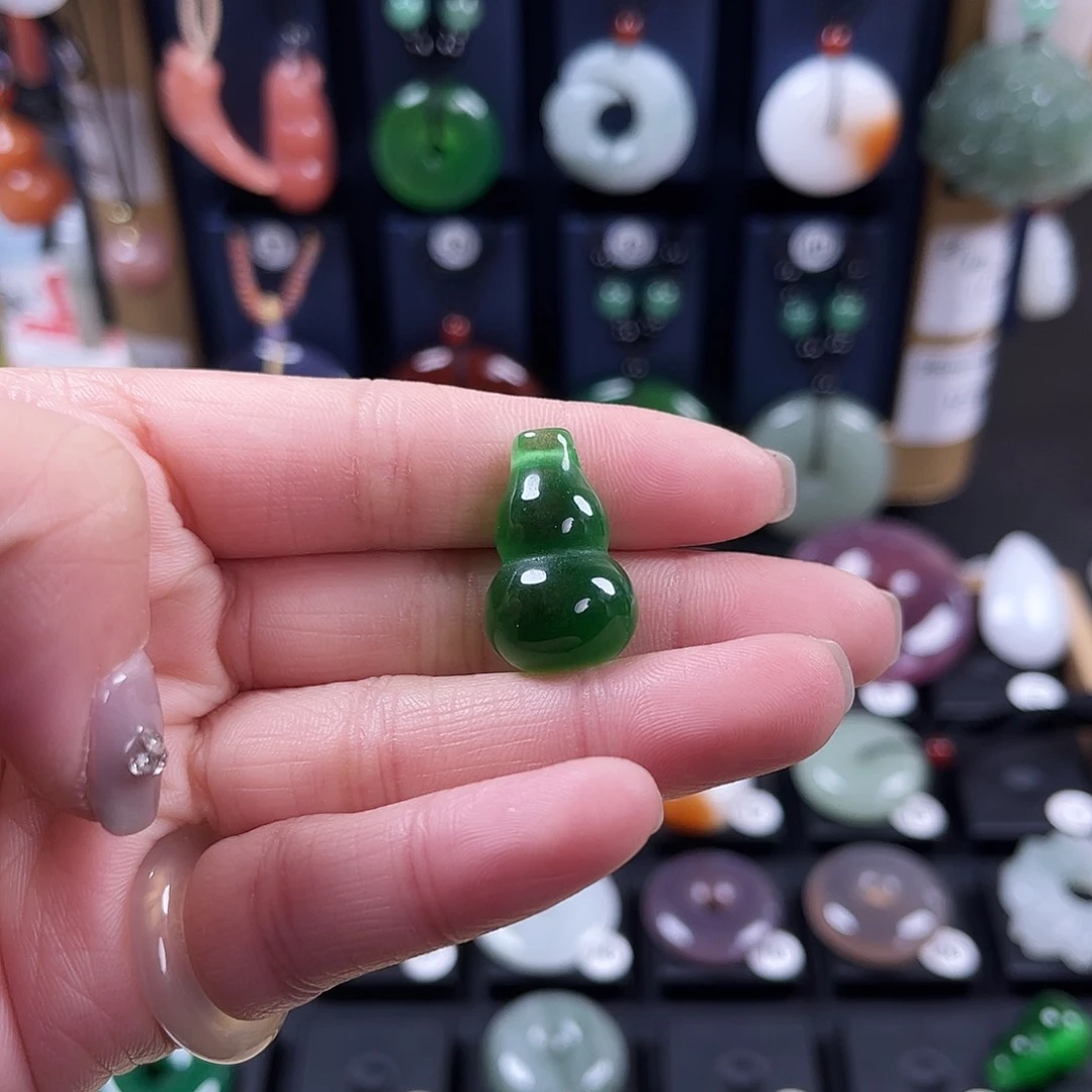 颈饰未镶嵌石英质玉好****己