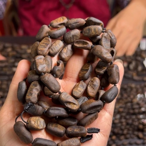 手串沉香白棋虫漏沉水34克卡8多样性发1条