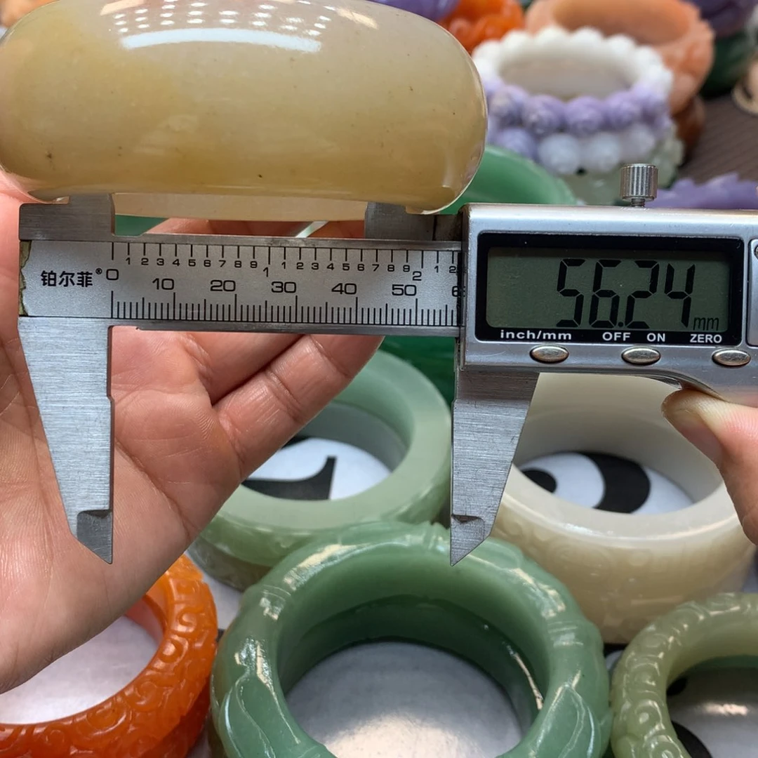 未镶嵌手镯石英质玉