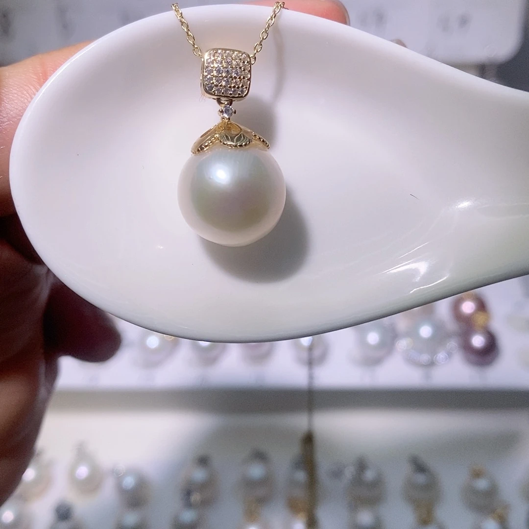 淡水珍珠吊坠(赠链)银S925镶嵌尺寸13/14毫米有瑕疵