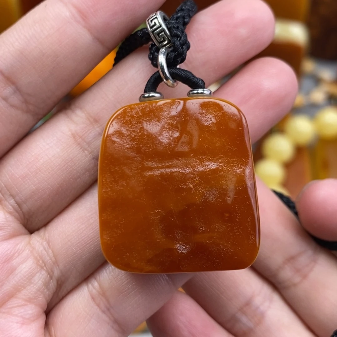 琥珀吊坠(赠链)未镶嵌