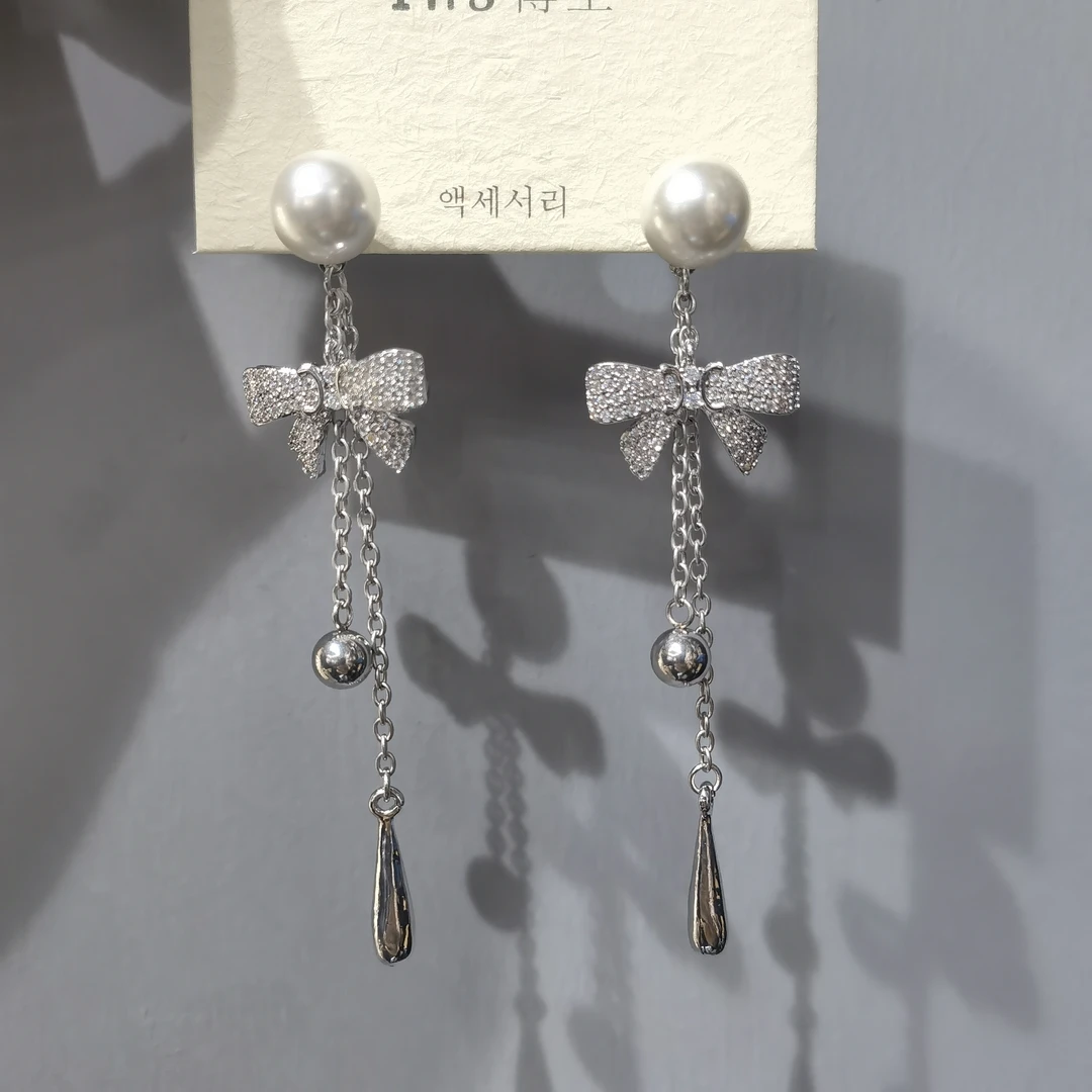 A703银色蝴蝶结闪闪流苏耳钉耳饰