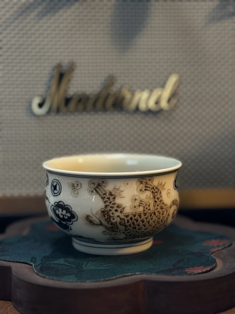 A081景德镇手绘釉里金金钱豹炉式杯  80ml