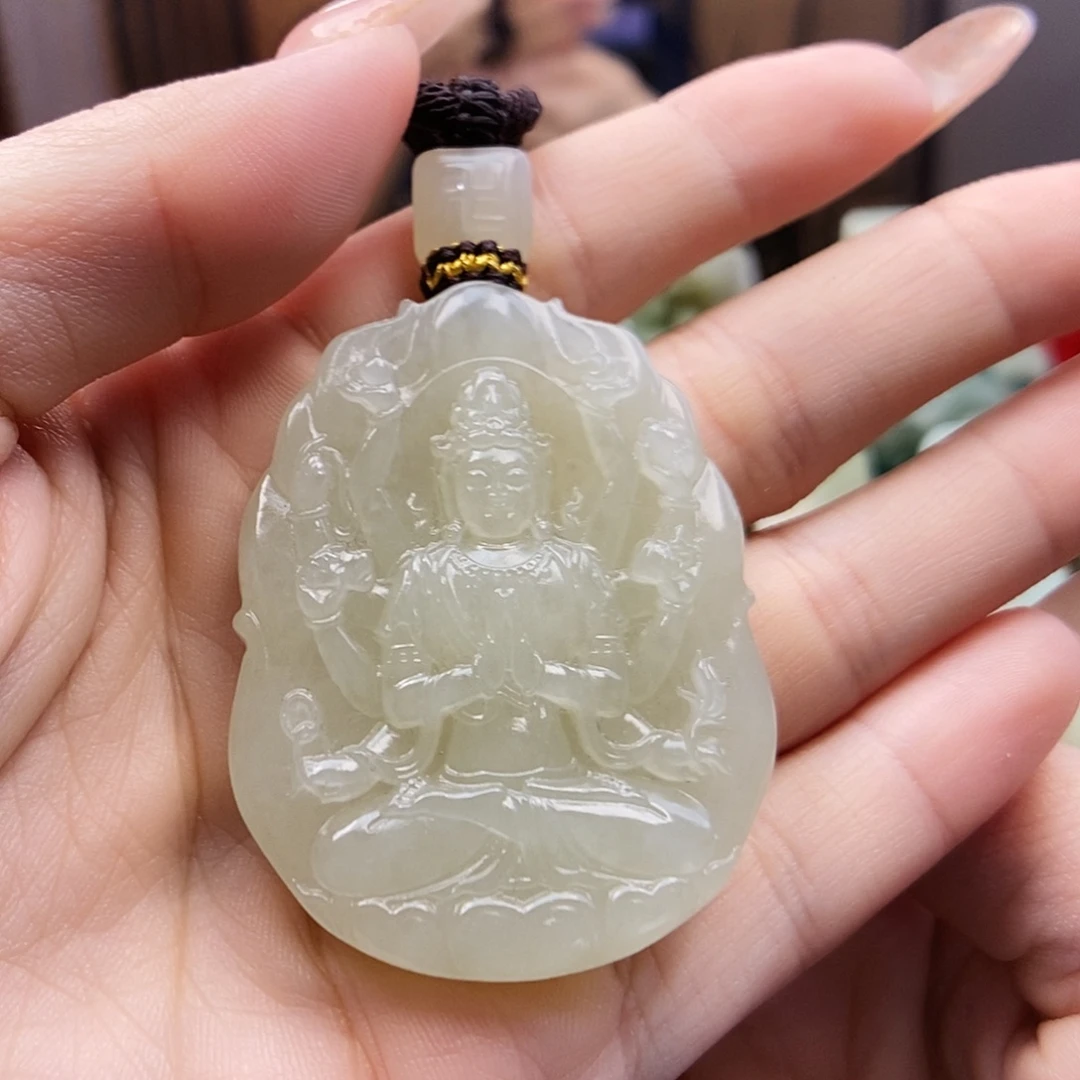 东***成和田玉未镶嵌颈饰